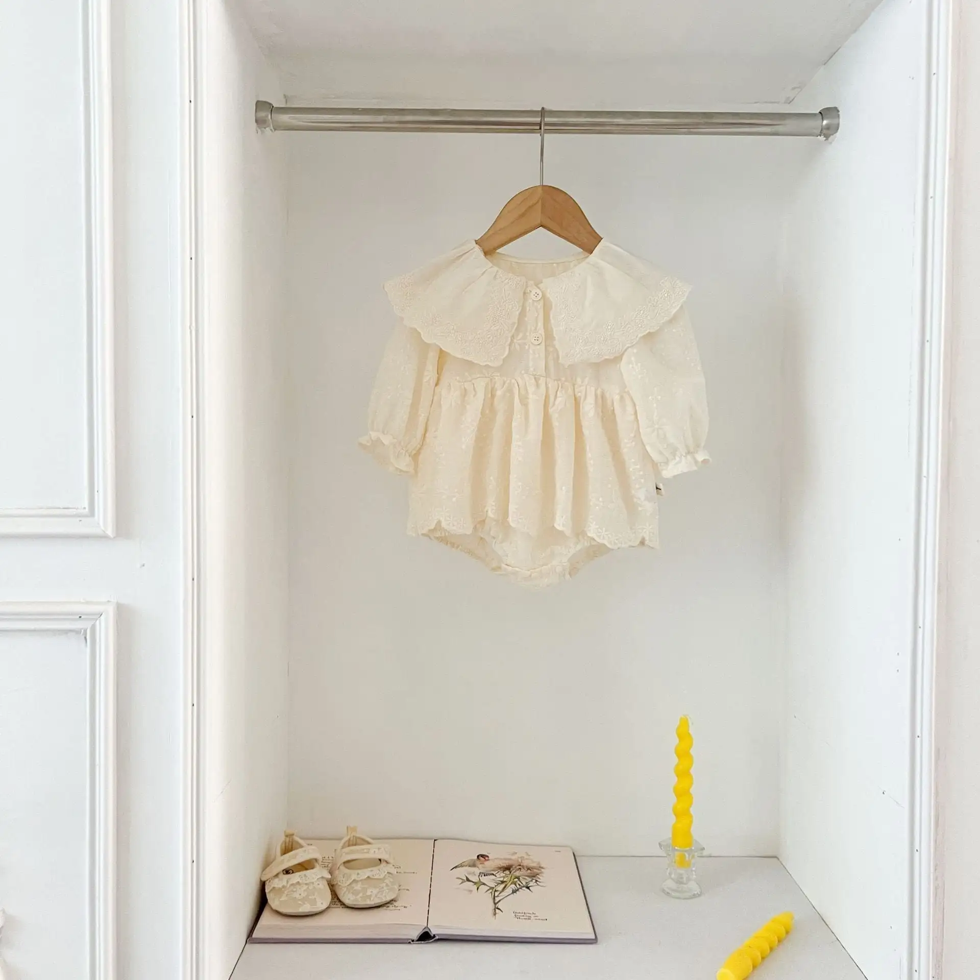 【66-90cm】レース花刺繡ロンパース