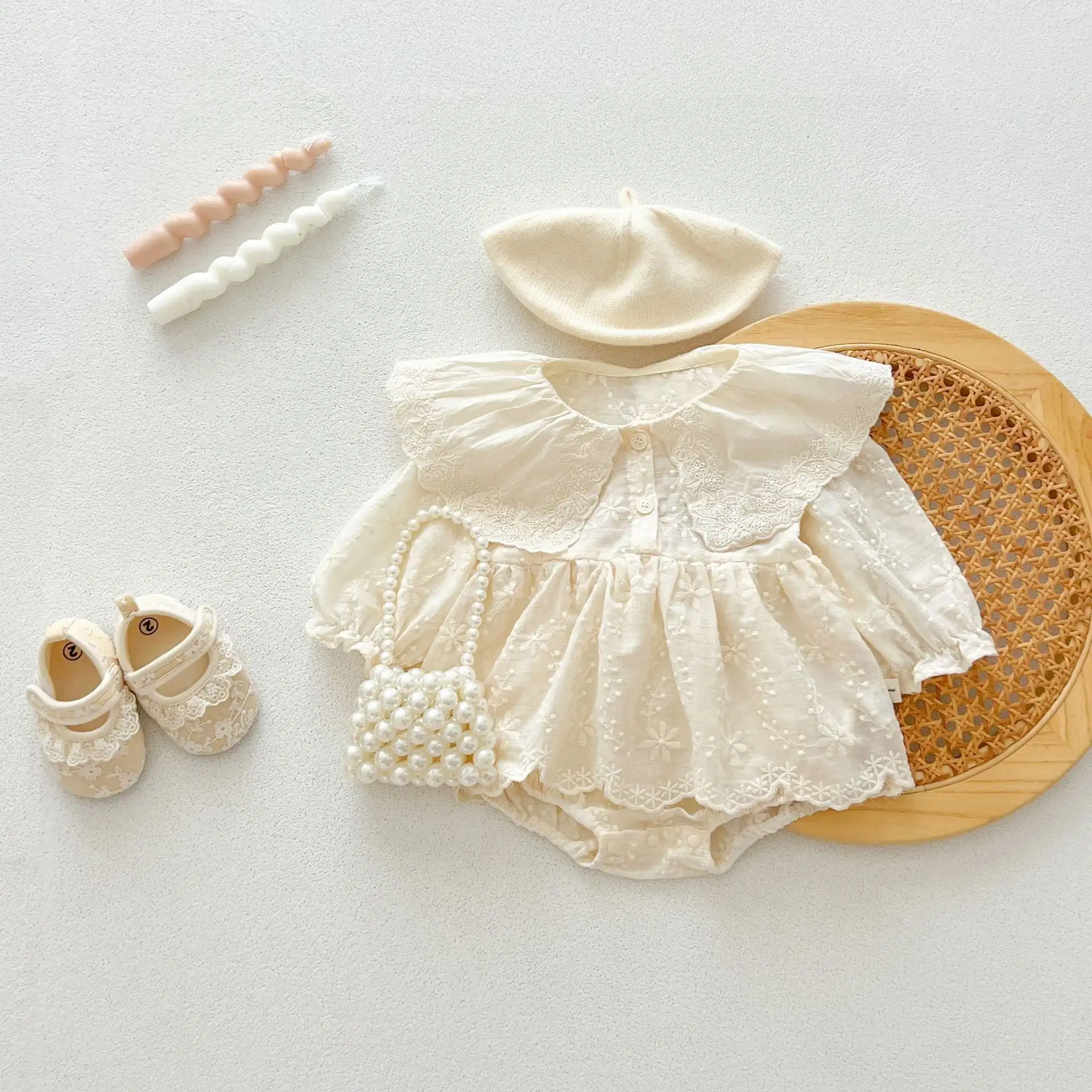 【66-90cm】レース花刺繡ロンパース