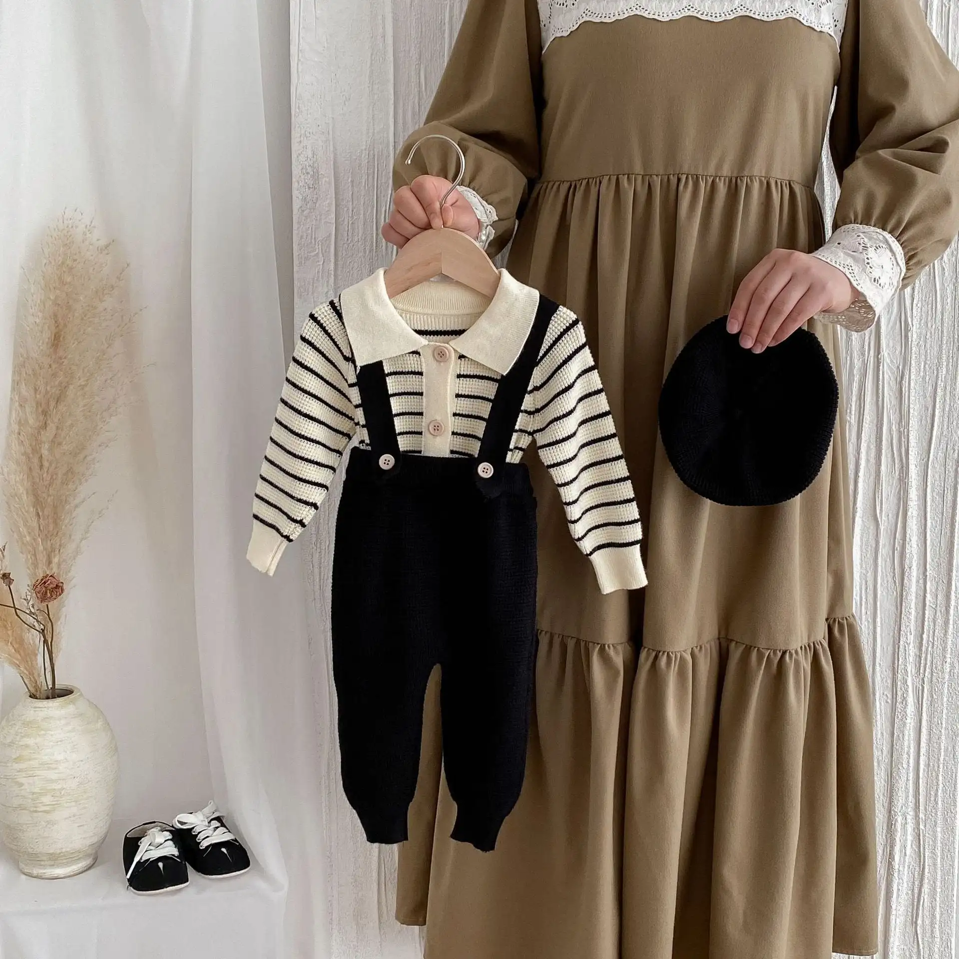 【66-90cm】ワッフルボーダーカーディガン+サロペット二点セット