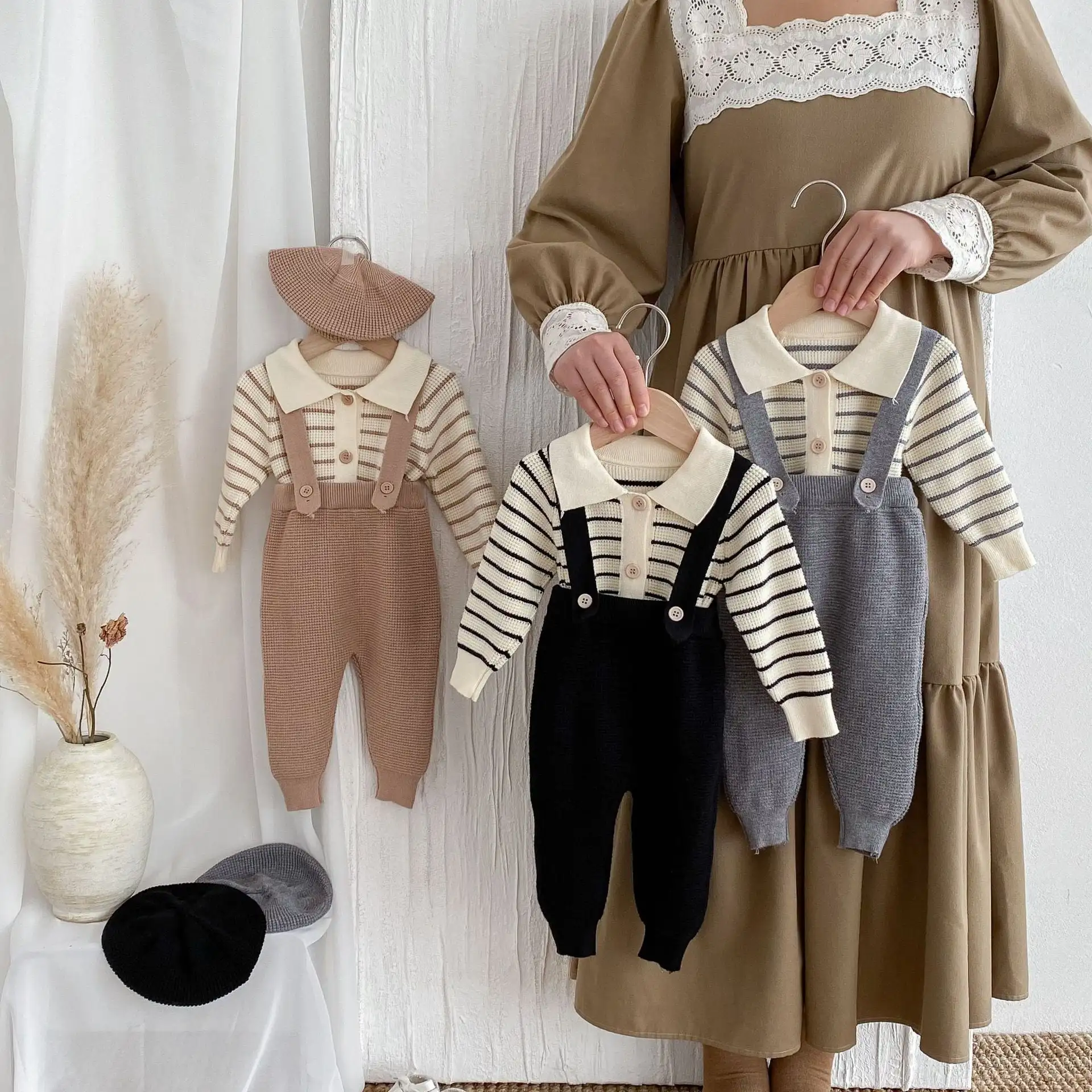 【66-90cm】ワッフルボーダーカーディガン+サロペット二点セット