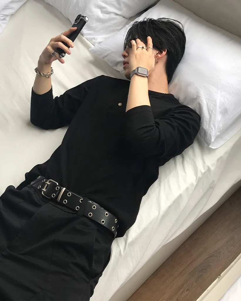 ボタン付き長袖Tシャツ