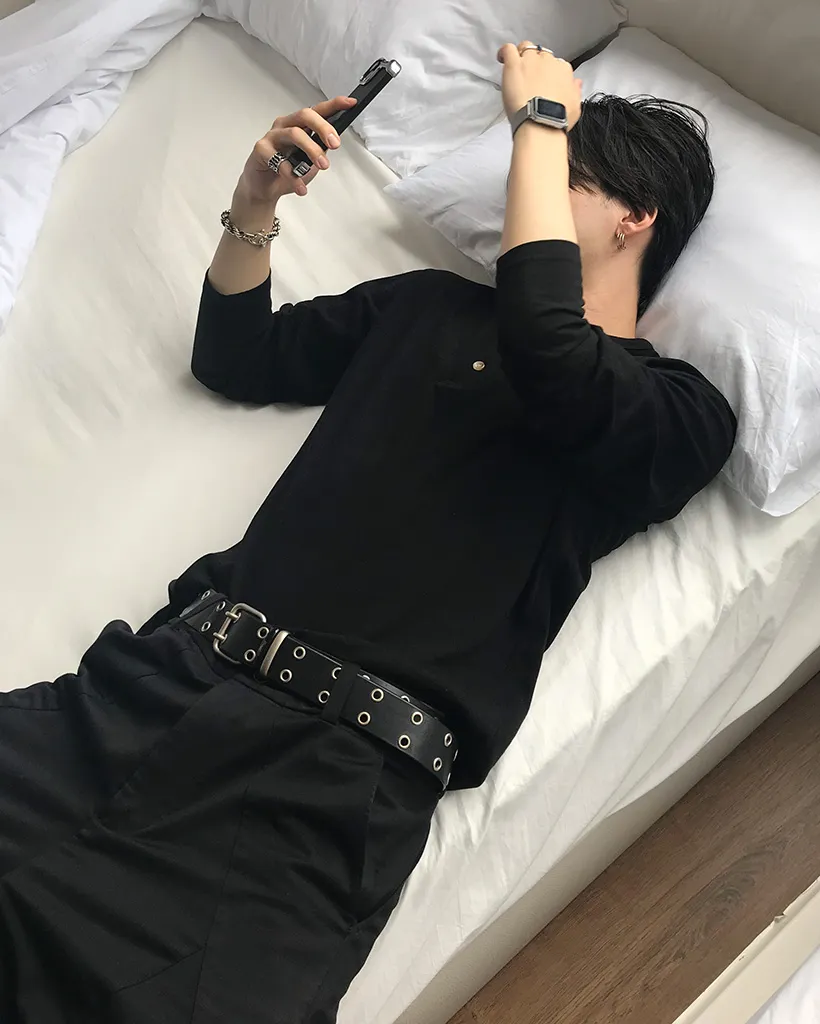 ボタン付き長袖Tシャツ