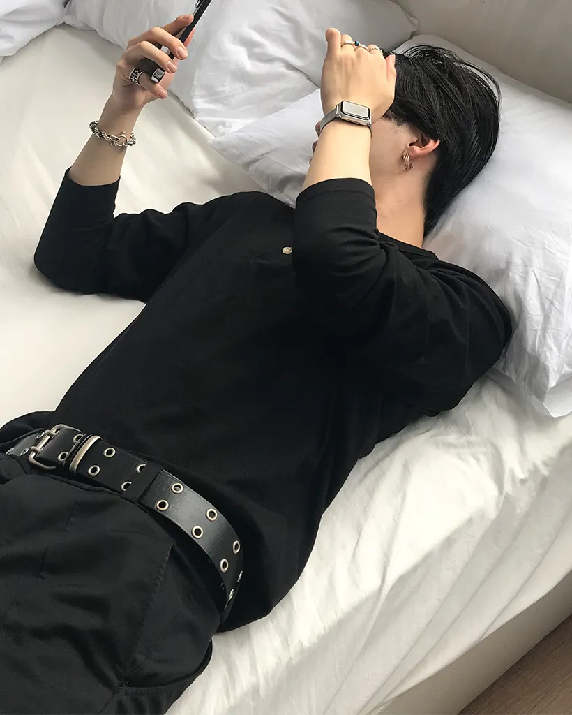 ボタン付き長袖Tシャツ
