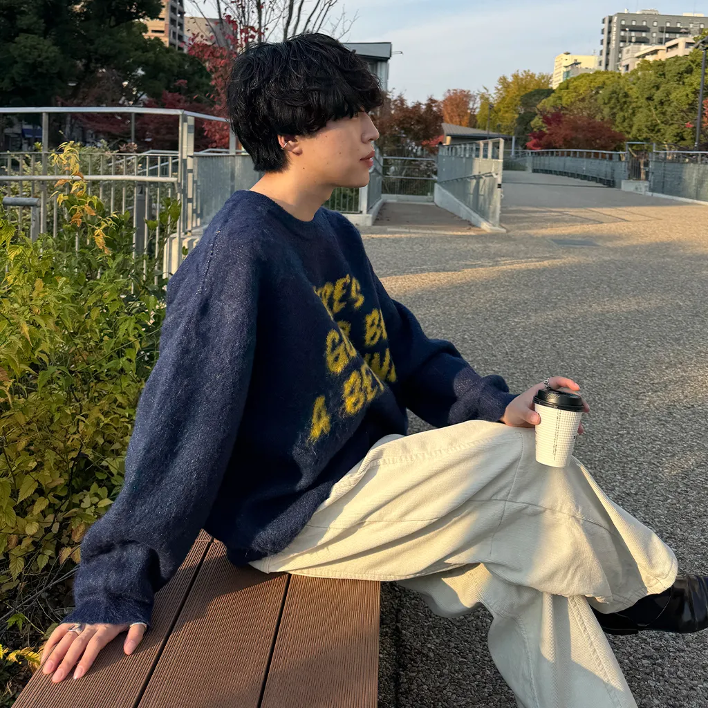 ユニセックスブラッシュレタリングニット