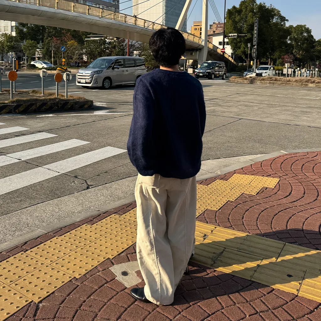 ユニセックスブラッシュレタリングニット