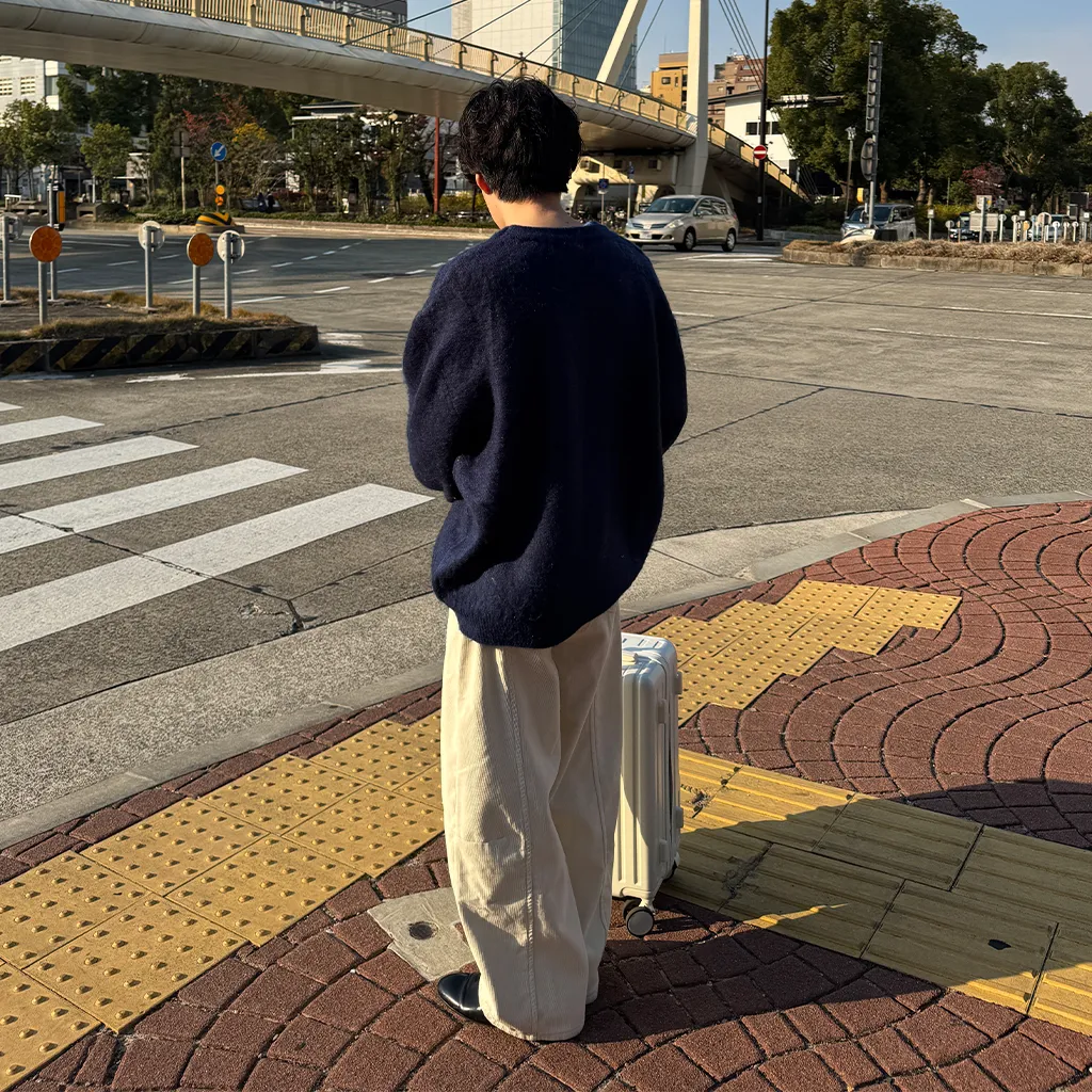 ユニセックスブラッシュレタリングニット
