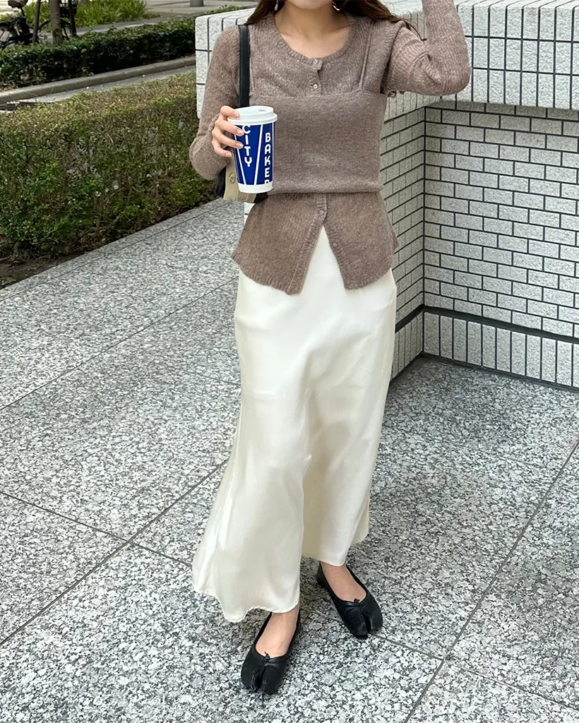 キャミニットビスチェ＆ラウンドネックカーディガンセット