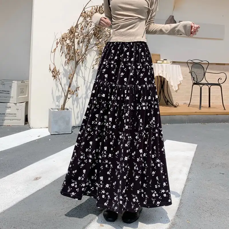 ボトムス スカート 2色展開 ビロード 花柄 ロング丈 視線集中 ブラック コーヒー色