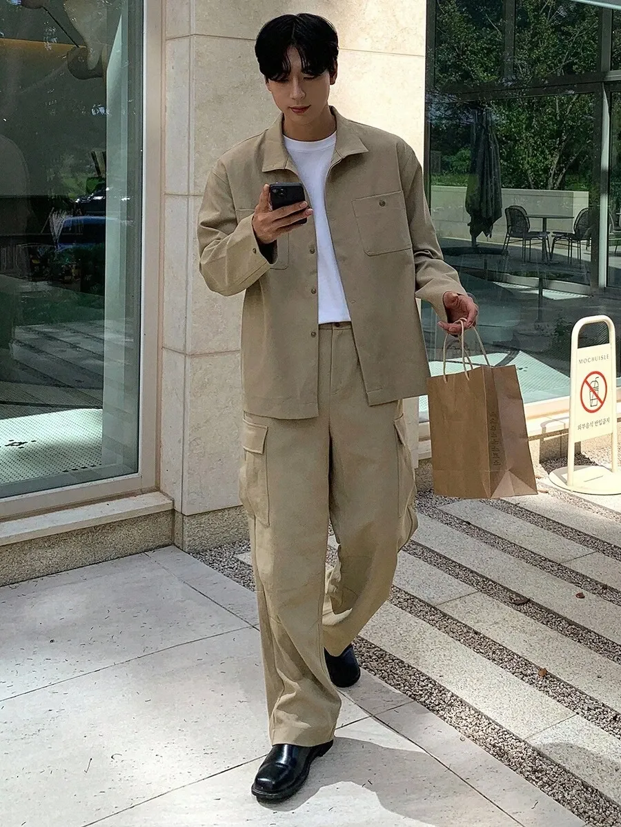 メンズジャケット付きカーゴパンツコーデ ブラウン