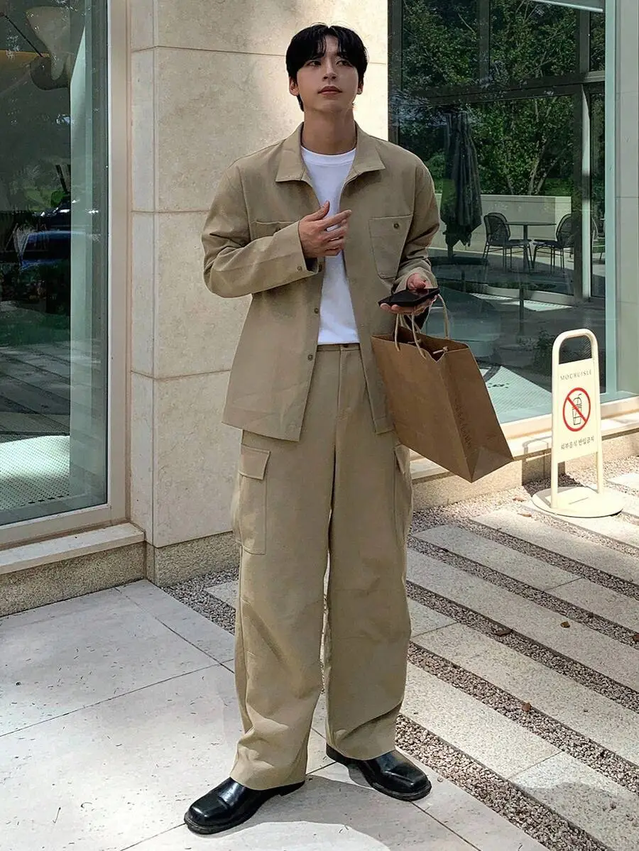 メンズジャケット付きカーゴパンツコーデ ブラウン