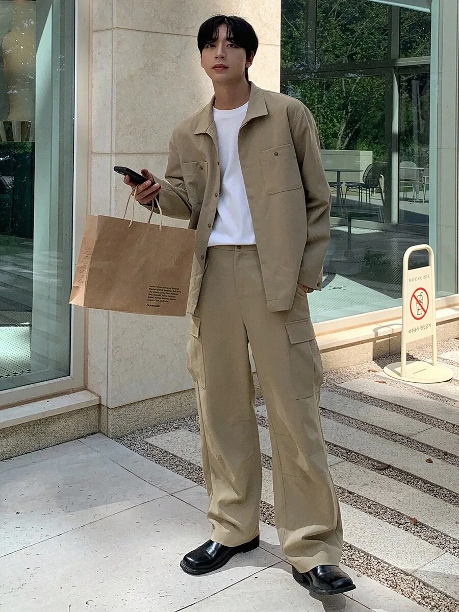 メンズジャケット付きカーゴパンツコーデ ブラウン