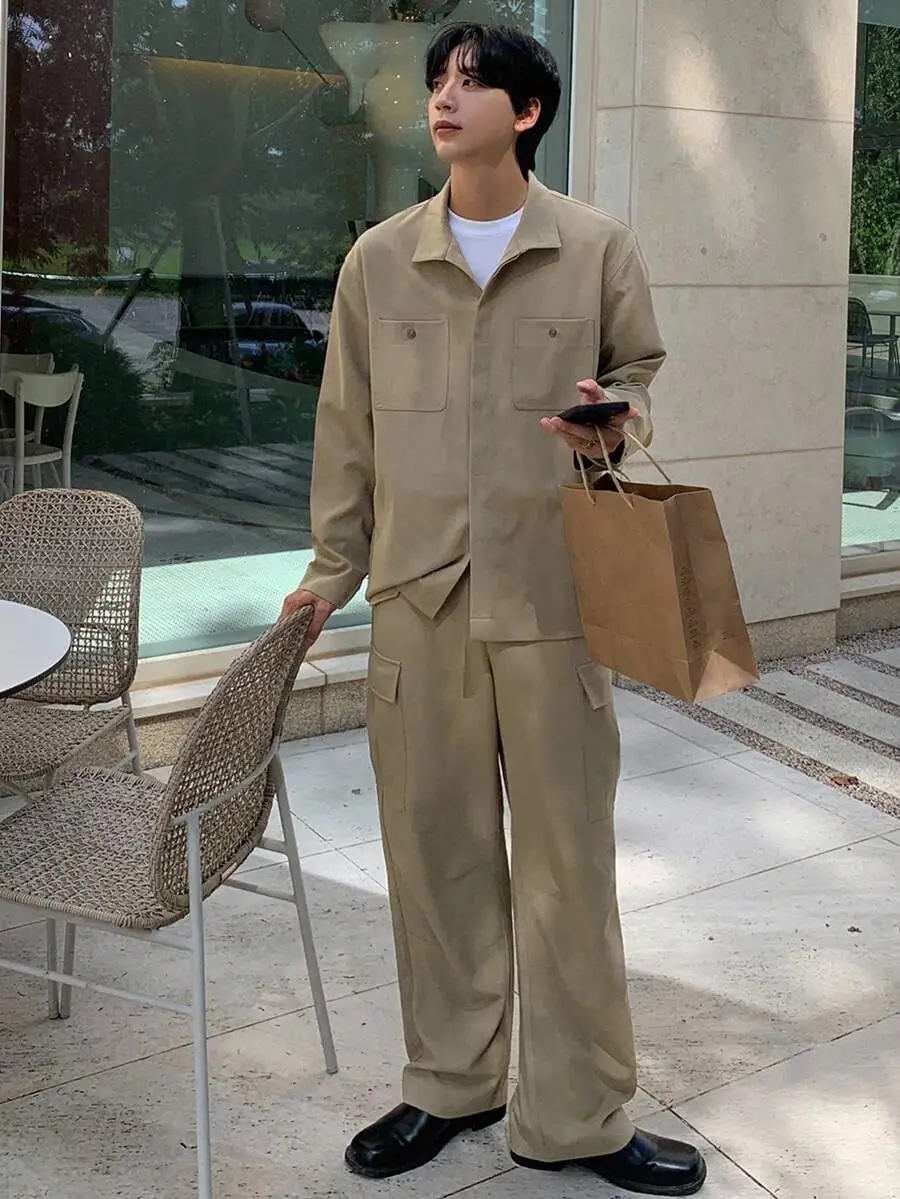 メンズジャケット付きカーゴパンツコーデ ブラウン