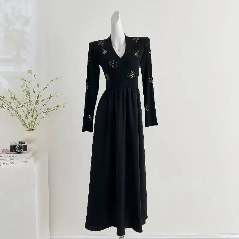 ワンピース 気品 Vネック シールスパンコール加工 ブラック