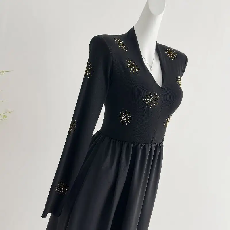 ワンピース 気品 Vネック シールスパンコール加工 ブラック