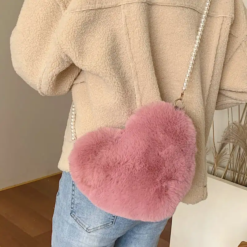 バッグ ショルダーバッグ 可愛い チェーンバッグ 大容量 ビロード 心 ファッション