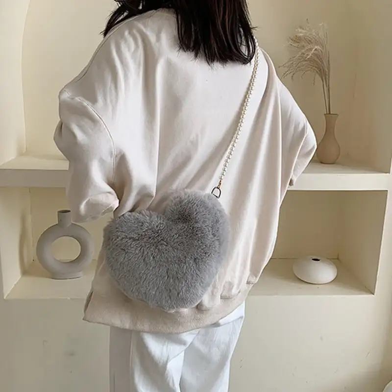 バッグ ショルダーバッグ 可愛い チェーンバッグ 大容量 ビロード 心 ファッション