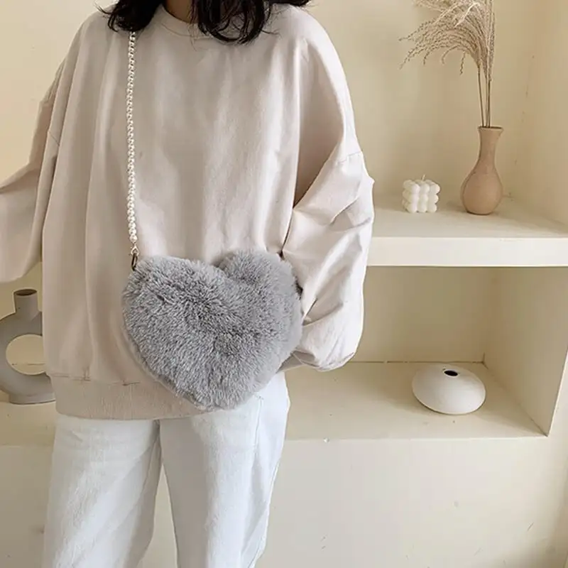 バッグ ショルダーバッグ 可愛い チェーンバッグ 大容量 ビロード 心 ファッション