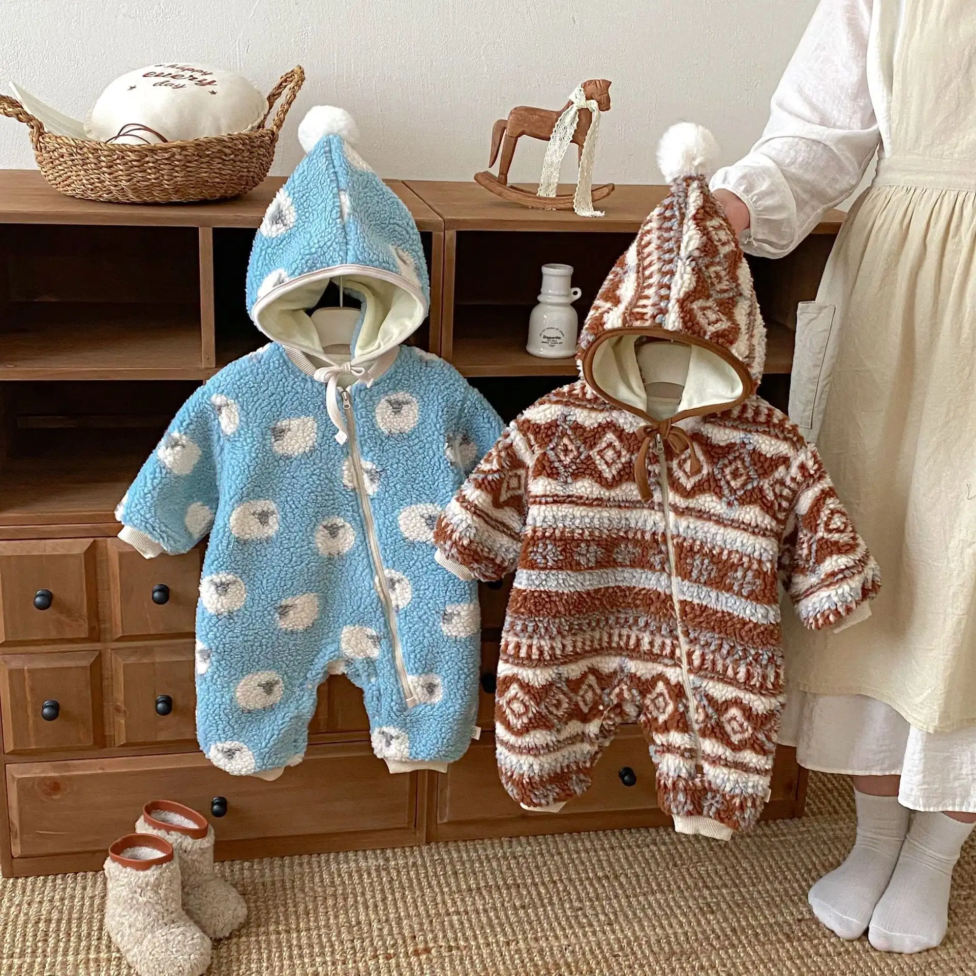 【66-90cm】暖かいヒツジ柄ロンパース＆帽子