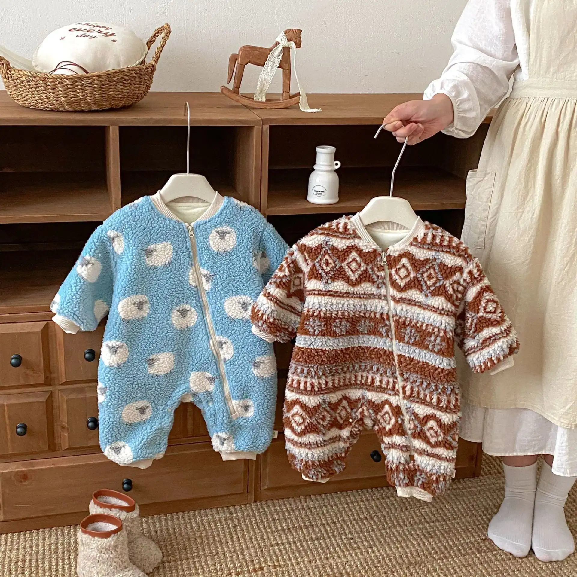 【66-90cm】暖かいヒツジ柄ロンパース＆帽子