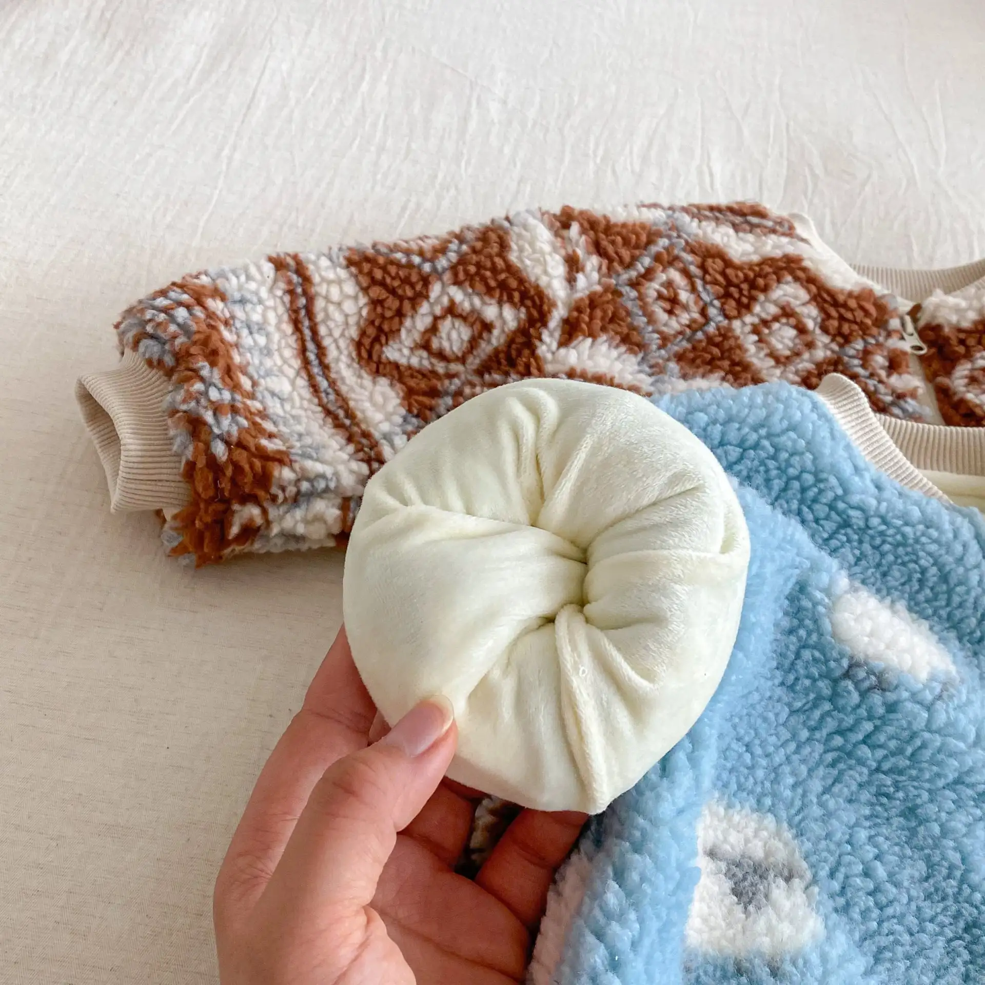 【66-90cm】暖かいヒツジ柄ロンパース＆帽子