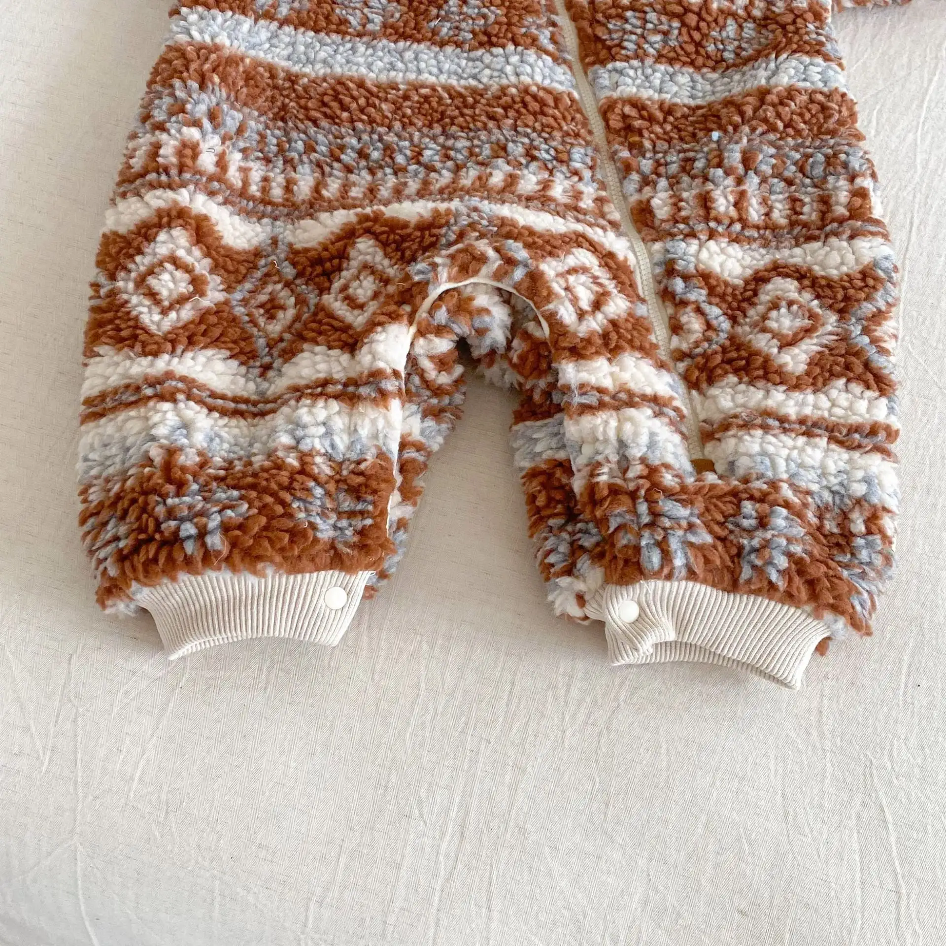 【66-90cm】暖かいヒツジ柄ロンパース＆帽子