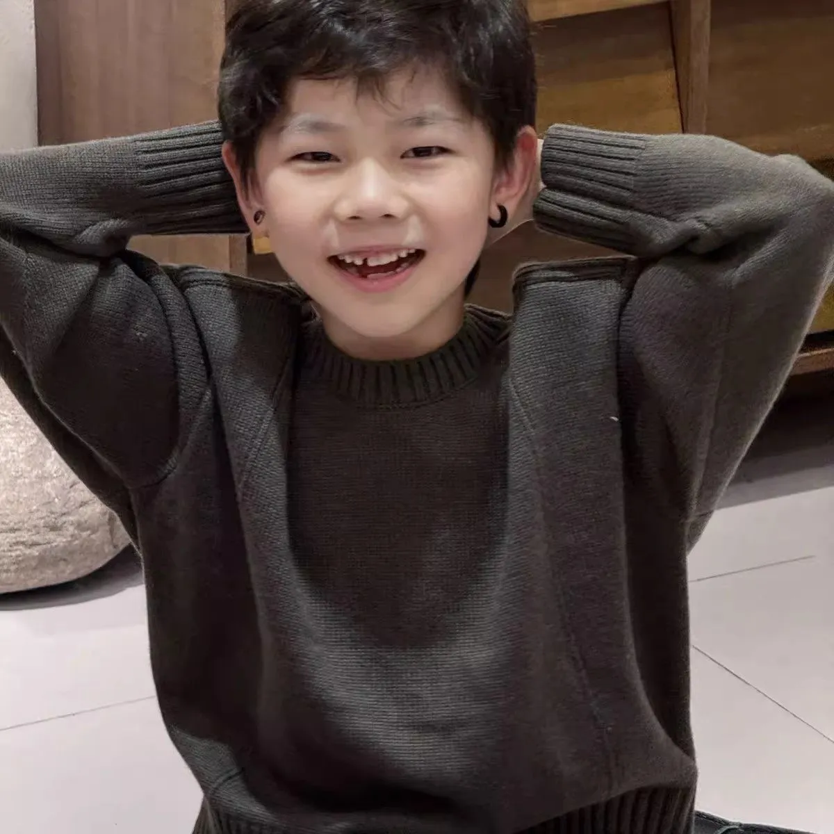 【100-150cm】絶対欲しい！カジュアル トレンド カッコイイ ニット セーター