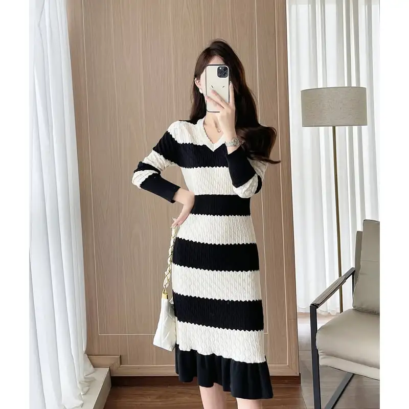 ワンピース ニット 配色 Vネック 気質溢れる ストライプ柄