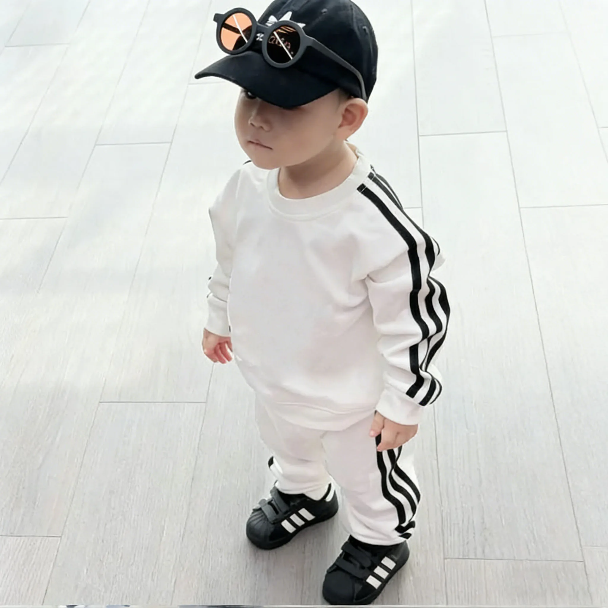 【90-150cm】二点セット SNS映えコーデに 大人気 カジュアル スポーティ トレーナー+パンツ セットアップ